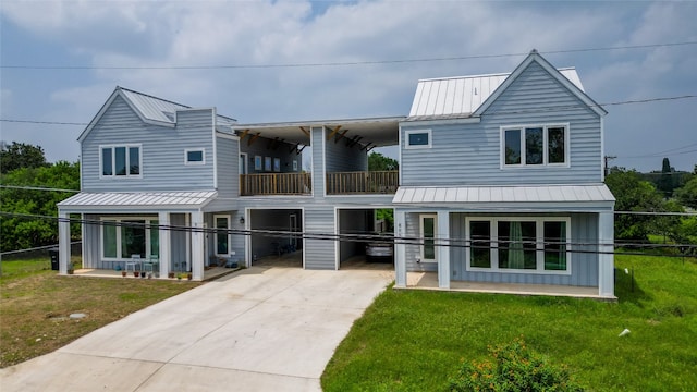 view of front facade featuring a front lawn and a balcony