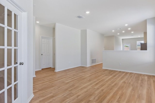 unfurnished room featuring recessed lighting, visible vents, light wood-style flooring, and baseboards