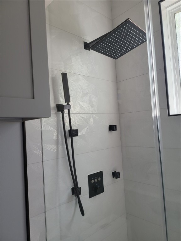 bathroom with tiled shower