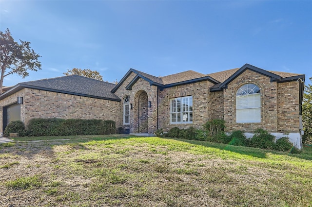 view of front facade with a front lawn