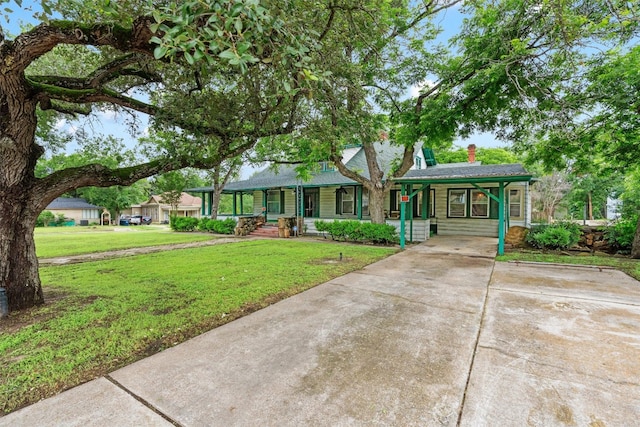 ranch-style home with a front yard