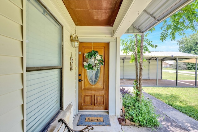 property entrance with a lawn