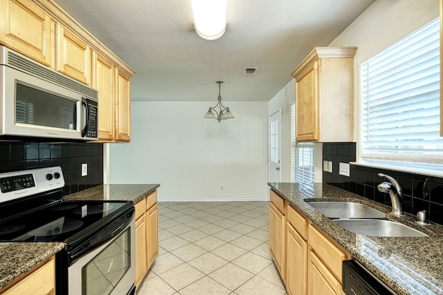 kitchen featuring sink, tasteful backsplash, pendant lighting, and appliances with stainless steel finishes