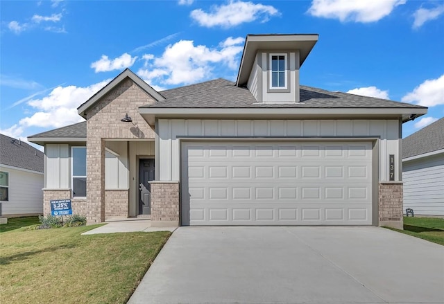 view of front facade featuring a garage and a front yard