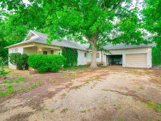 view of front of house featuring a garage