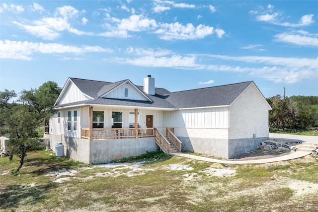 view of front of house featuring covered porch