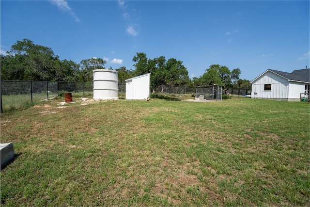 view of yard with an outdoor structure