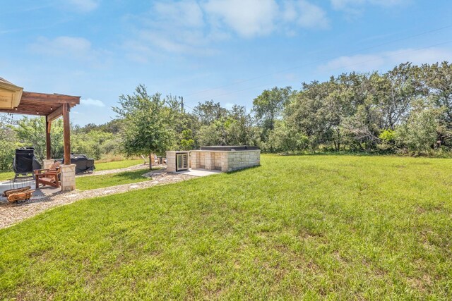 view of yard featuring a pergola