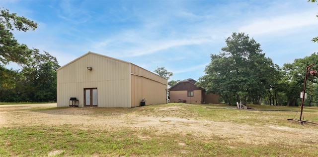 view of shed / structure featuring a lawn