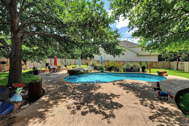 view of pool with an in ground hot tub and a patio