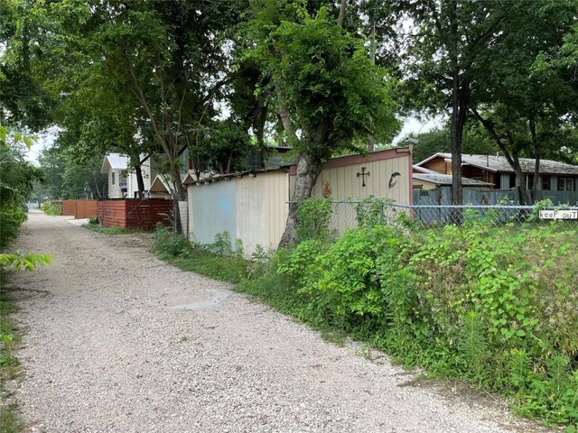 81 Chalmers Ave, Austin, TX 78702 - photo 4