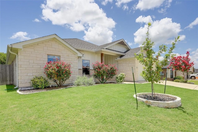 single story home with a front yard