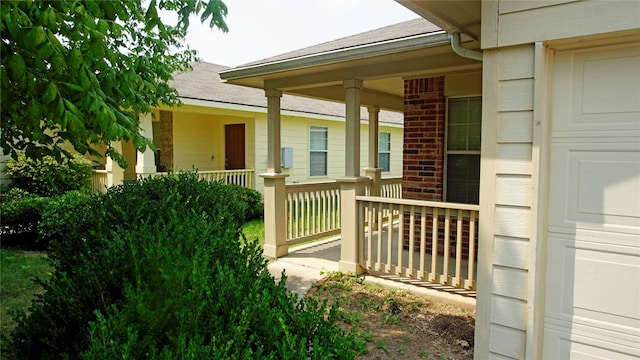 entrance to property featuring covered porch