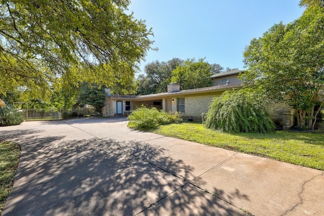 view of front of property with a front lawn