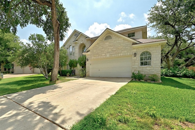 view of front of home featuring a front lawn