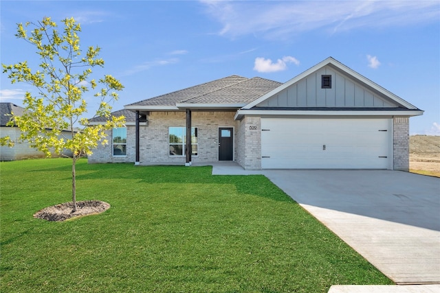 view of front facade featuring a garage and a front lawn