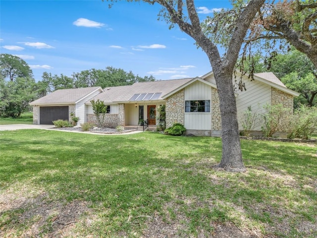 ranch-style home featuring a front lawn and a garage