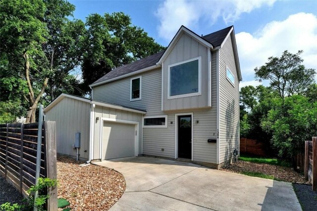 view of front facade featuring a garage