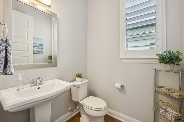 bathroom featuring toilet and sink