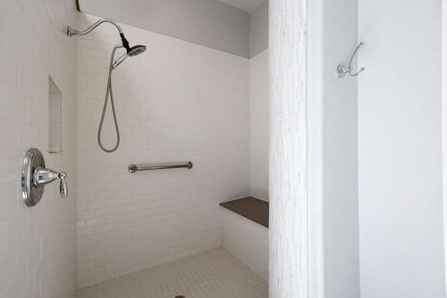 bathroom featuring a tile shower