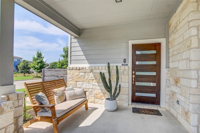 property entrance featuring a porch