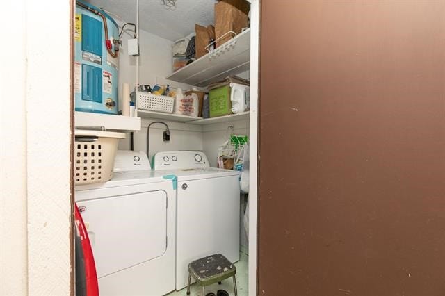 washroom featuring washing machine and clothes dryer