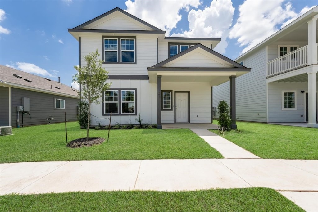 front of property with a front lawn