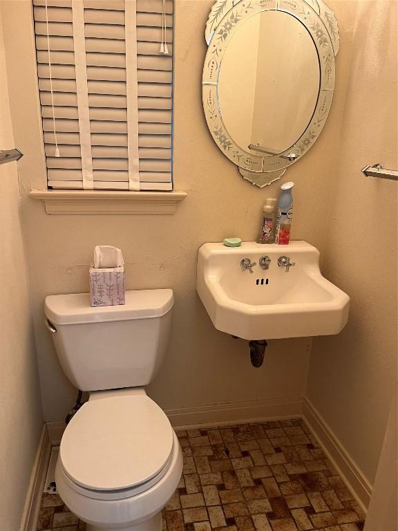 bathroom with sink and toilet