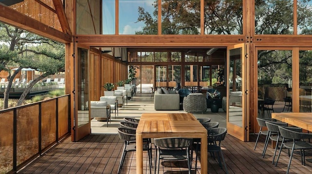 view of sunroom / solarium