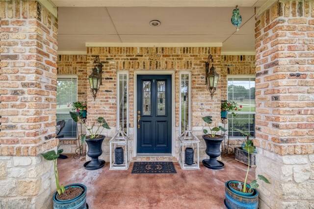 entrance to property featuring a porch