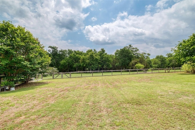 view of yard featuring a rural view