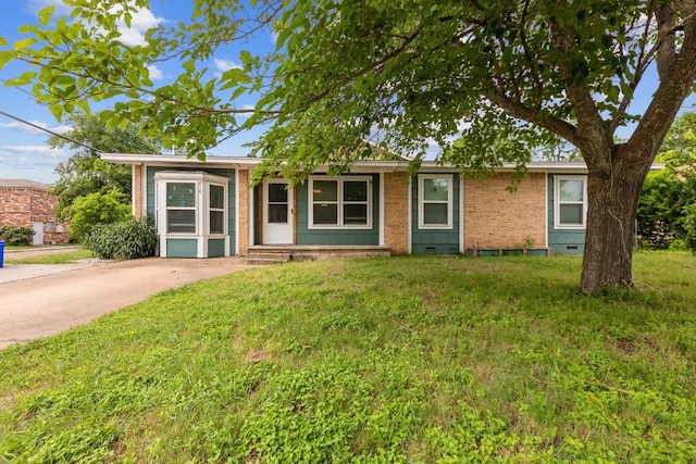 ranch-style home with a front lawn