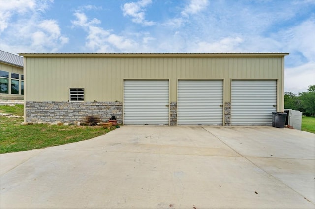 view of detached garage