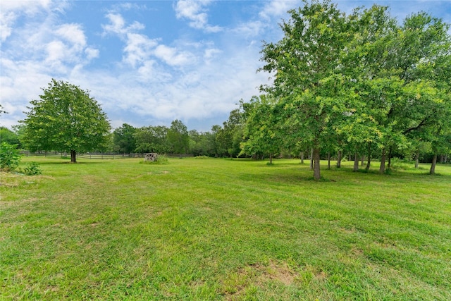 view of yard featuring a rural view