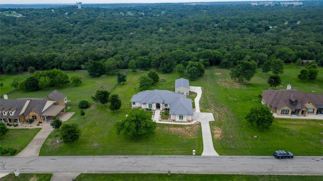 birds eye view of property featuring a forest view