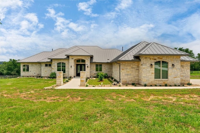 view of front of house featuring a front yard