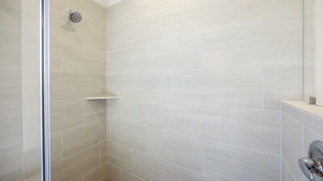 bathroom with a tile shower