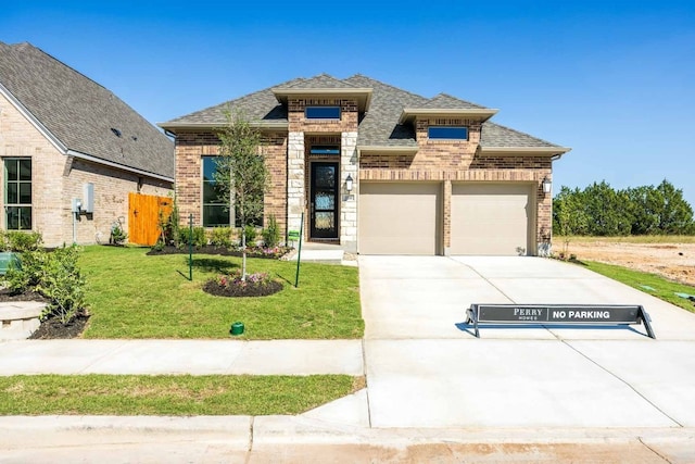 view of front of home featuring a front lawn