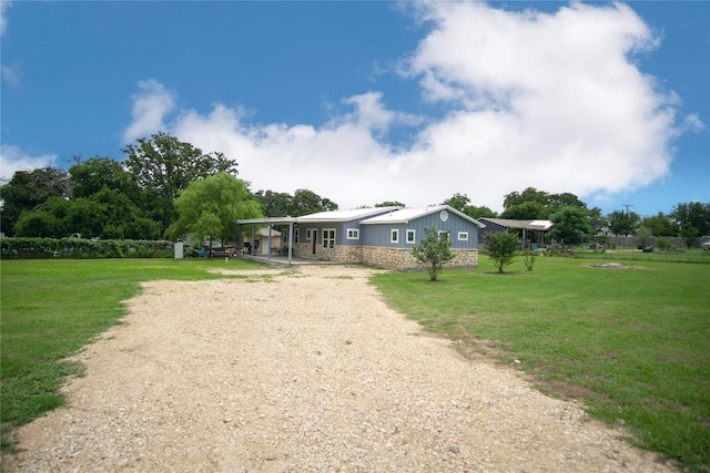 view of front of property featuring a carport and a front lawn