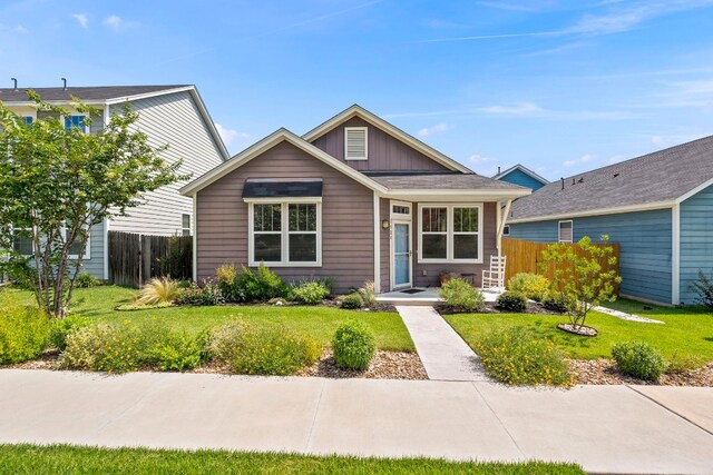 view of front of property with a front yard