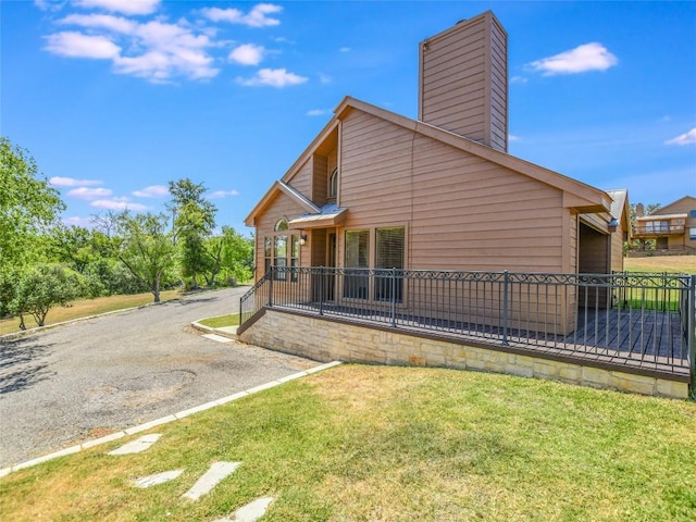 view of side of property featuring a yard