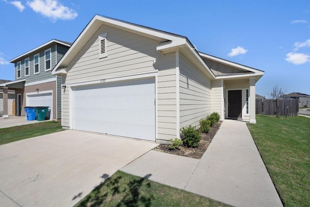 view of front of house featuring a front yard