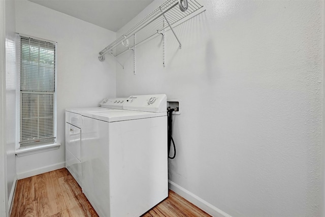 laundry room featuring light wood-type flooring and independent washer and dryer