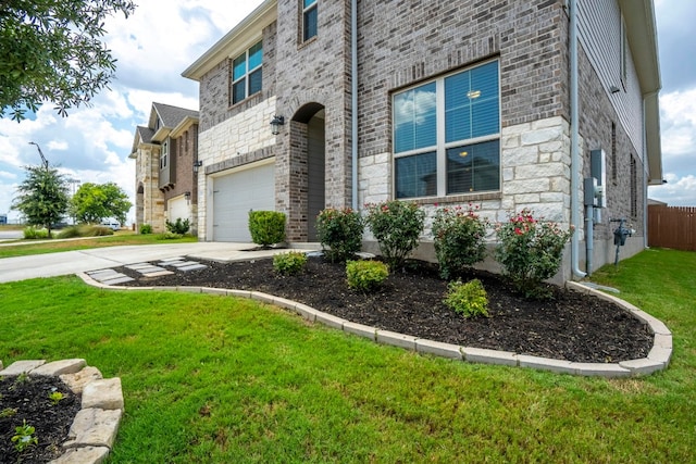 view of side of property featuring a lawn and a garage