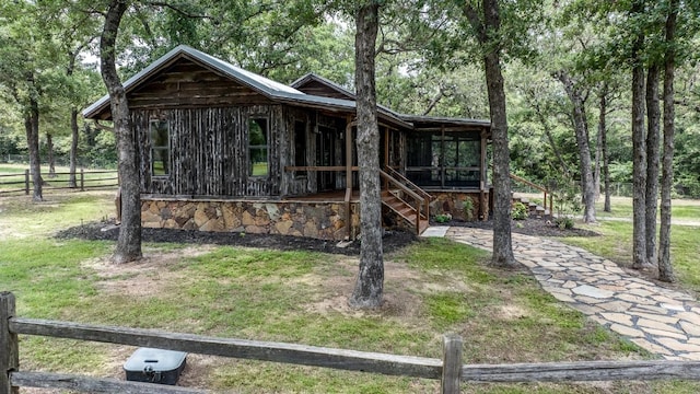 view of front of house with a front lawn