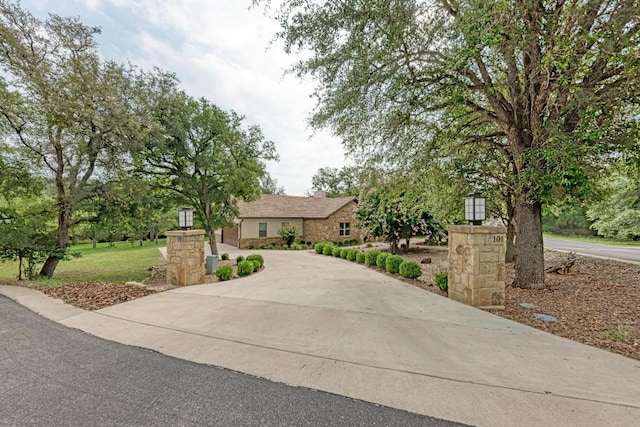 view of front of property