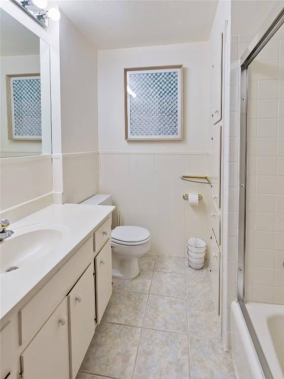 full bathroom with tile patterned floors, vanity, toilet, and tiled shower / bath