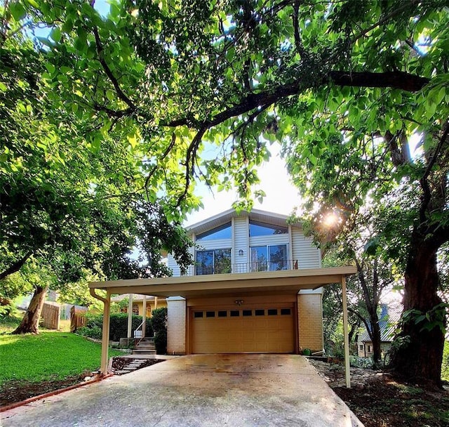 view of front of house featuring a garage