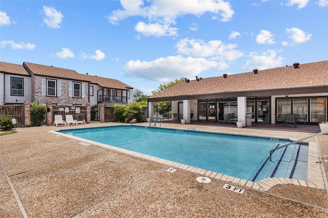 view of swimming pool featuring a patio