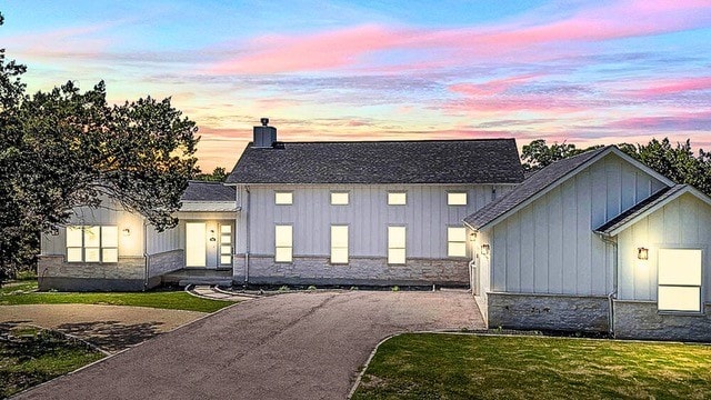 view of front of property with a lawn